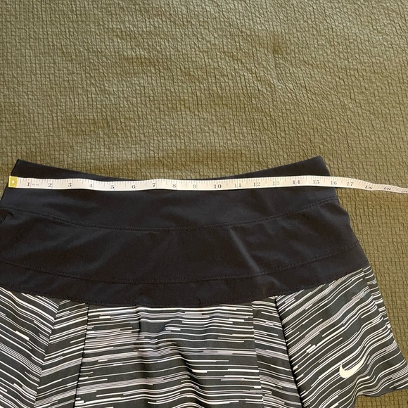 Women’s Nike active skort - Picture 6 of 7